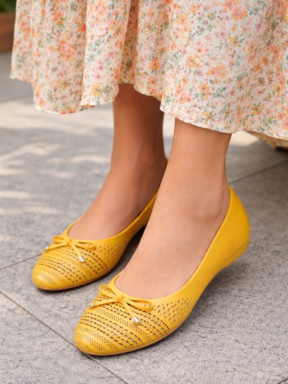 Botero Genuine Leather - Chic Yellow Flats with Bow Accent
